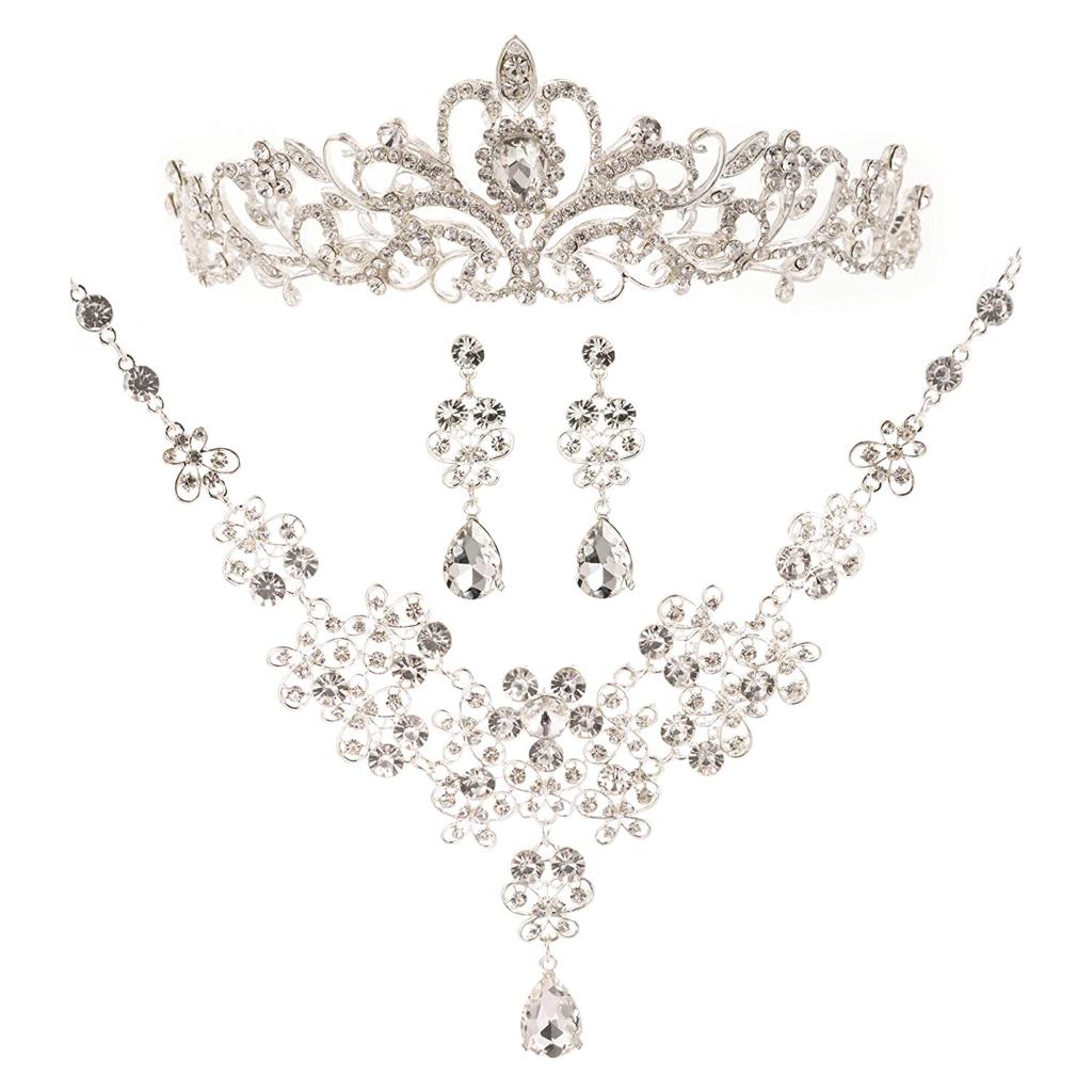 Classy jewellery set with tiara